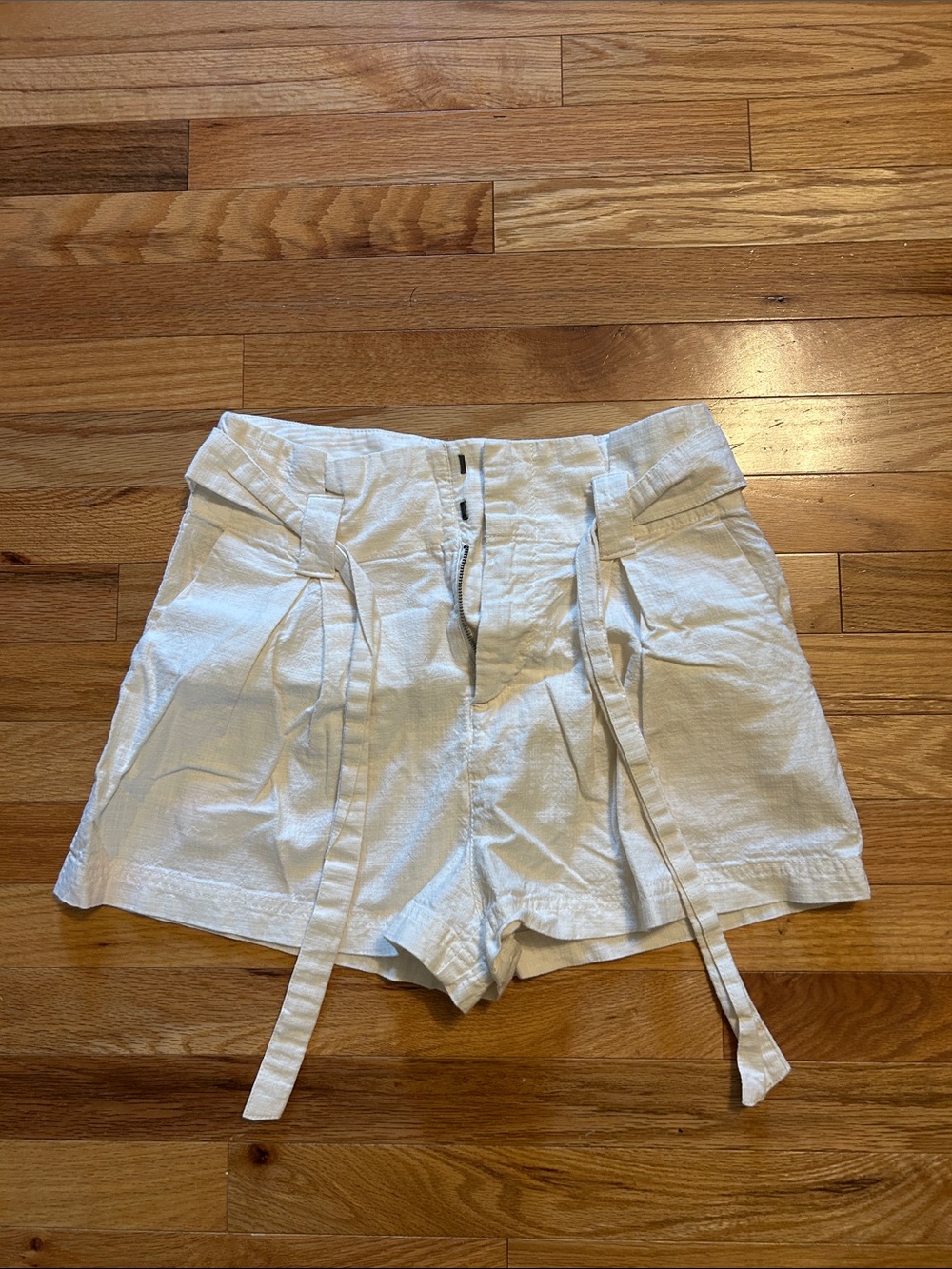 Free People High-Waist Paperbag cotton Shorts. Off white, size 4. Never worn